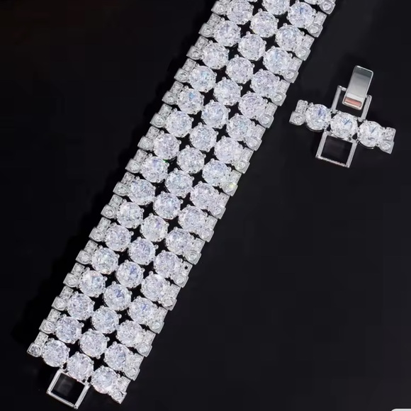 58ct Cuff Bracelet - Picture 11 of 12